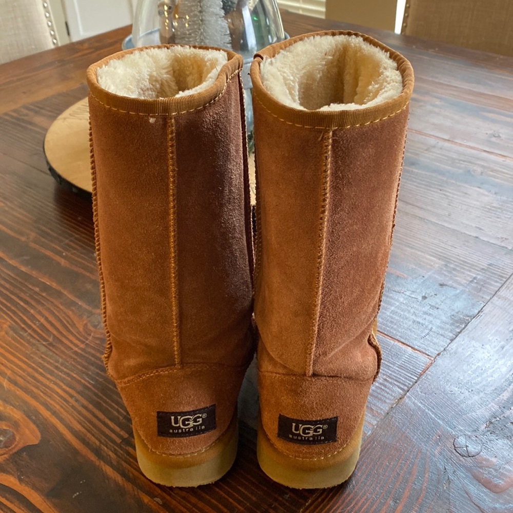 Ugg boots - Size 7. Great condition, barely used